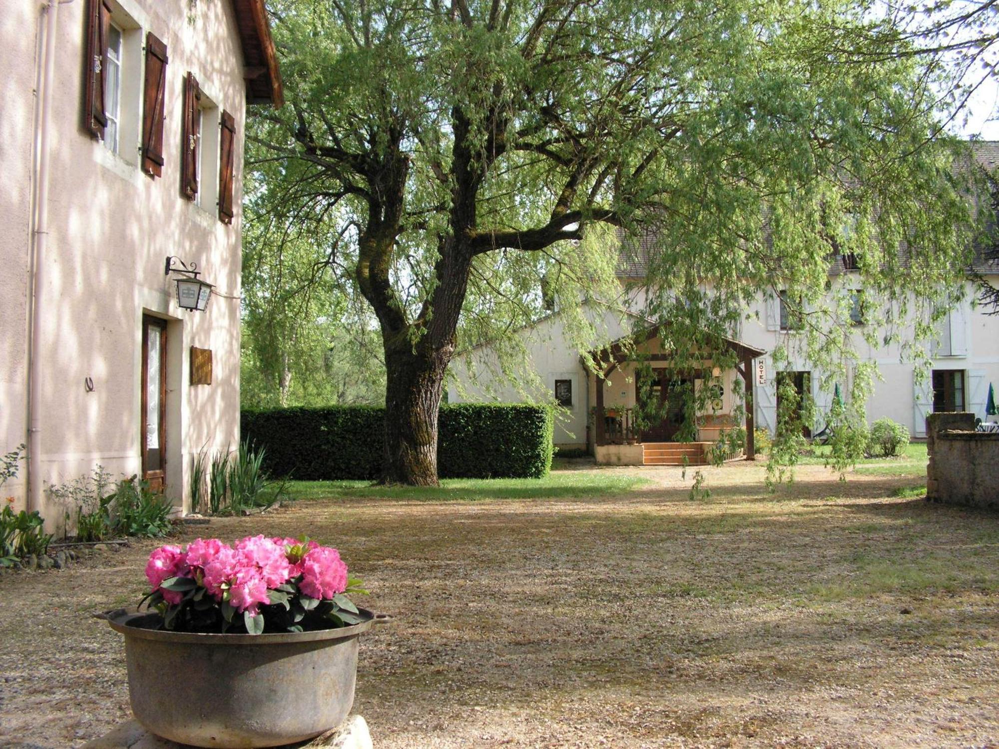 Hotel Du Parc Thonac Exterior photo