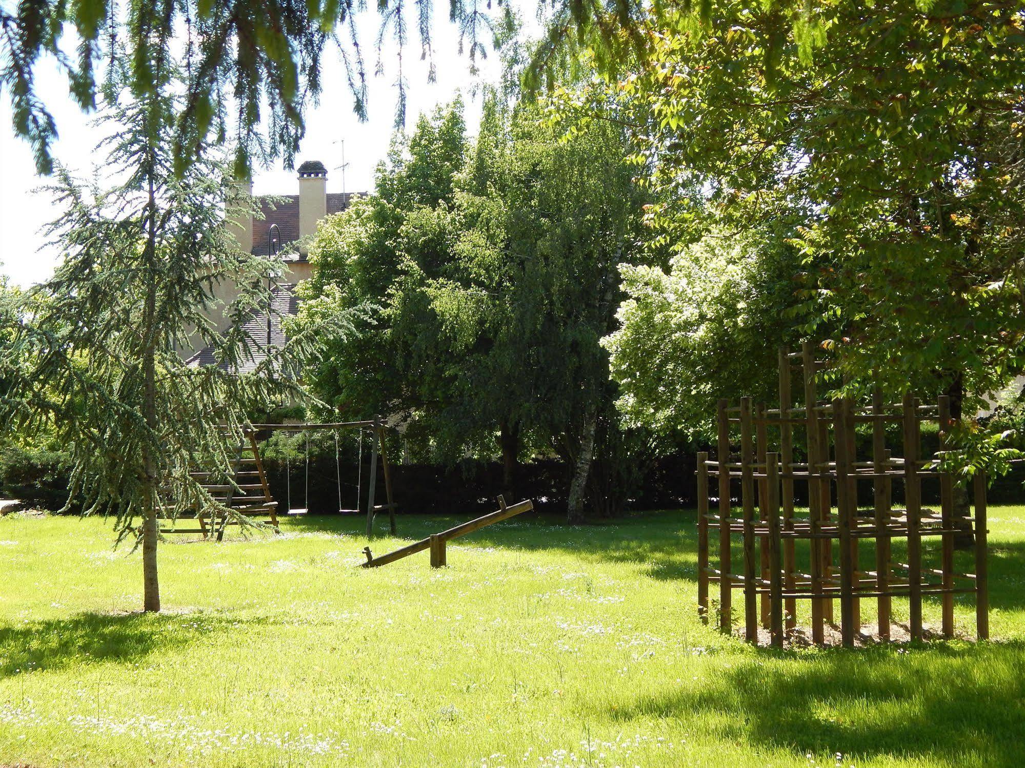 Hotel Du Parc Thonac Exterior photo